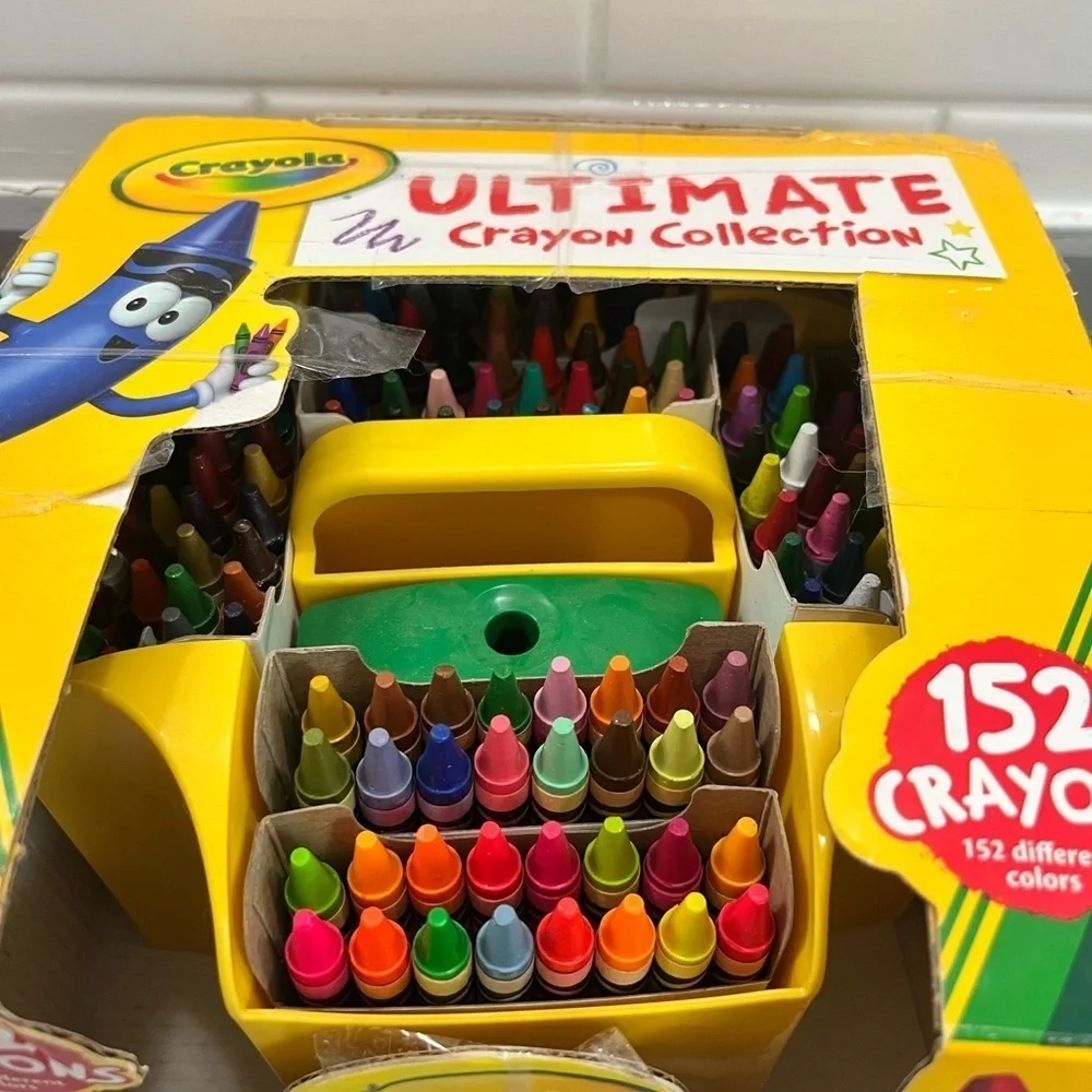 Crayola Ultimate Crayon Collection - 152 Count  NIB